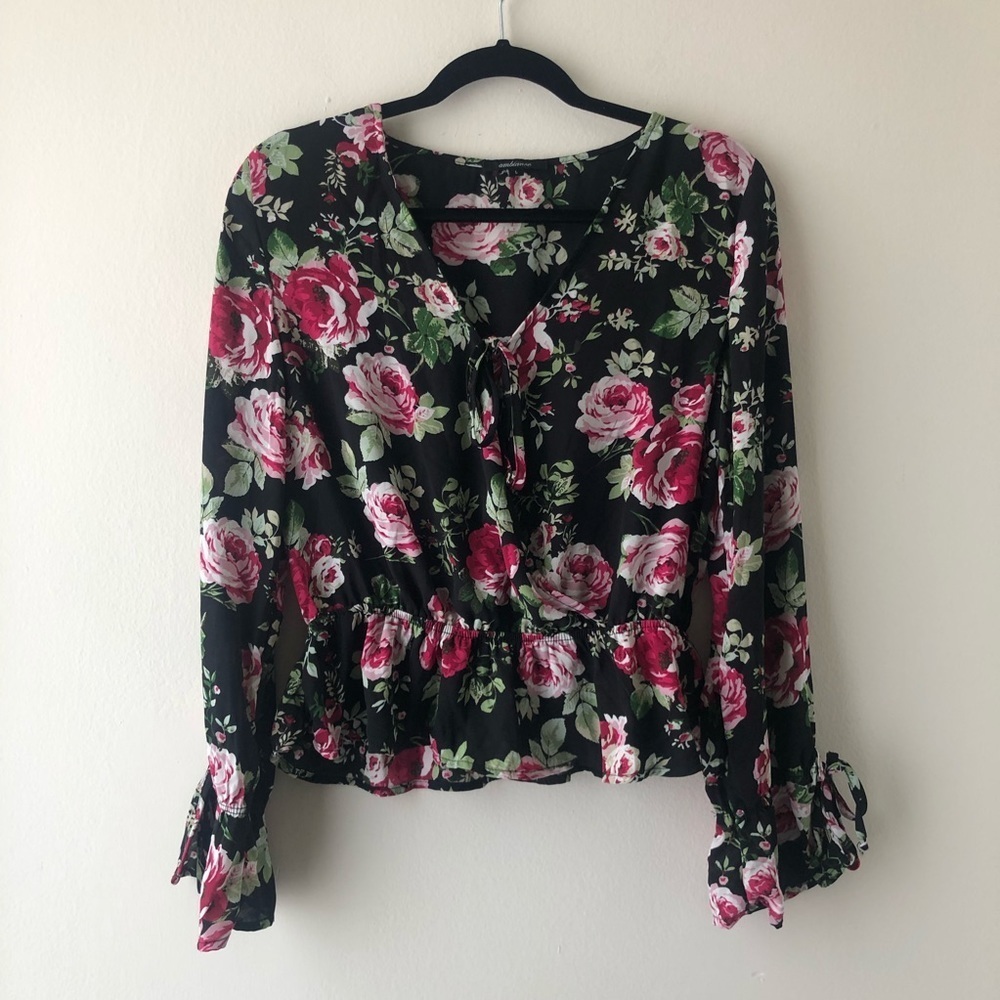 🛍4/$25! Forever 21 Surplice Floral Peplum Top